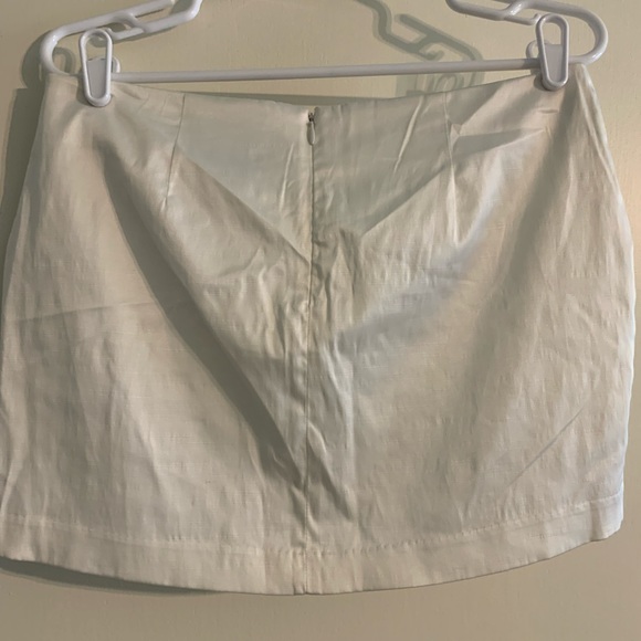 2b Bebe White Mini Skirt - Picture 1 of 4
